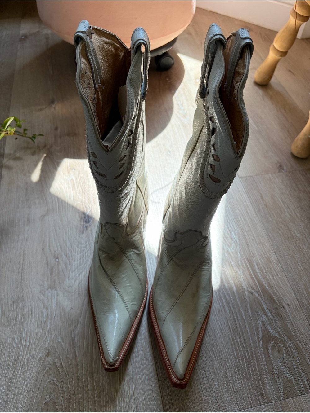 NWOB Aranda's Leather Cowboy Boots - Pointed Toe / Off-White Size 8.5 US